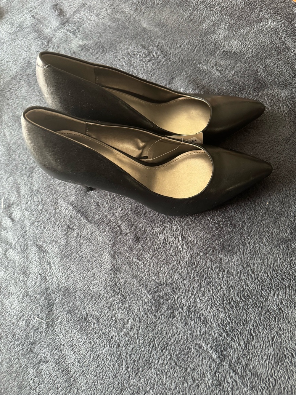 Worthington Black Pointed-Toe Kitten Heel Pumps